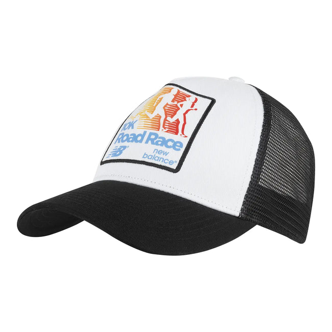 New Balance Lifestyle Trucker Hat - Road Race Graphic Farbe: Black